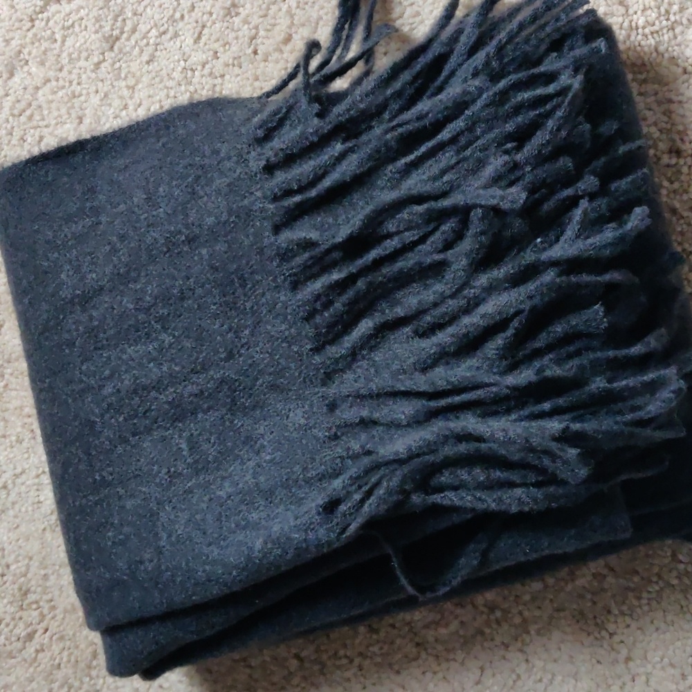 Charcoal scarf NWOT